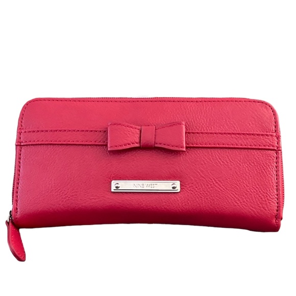 NINE WEST Women’s Wallet/Clutch w/Bow & Silver Hardware Zip Closure Leat… - Picture 1 of 5